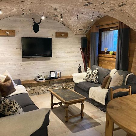 Two Bedroom Apartment La Voute, Chandon Near Meribel - Sleeps 4 Adults Or 2 Adults And 3 Children Les Allues Bagian luar foto