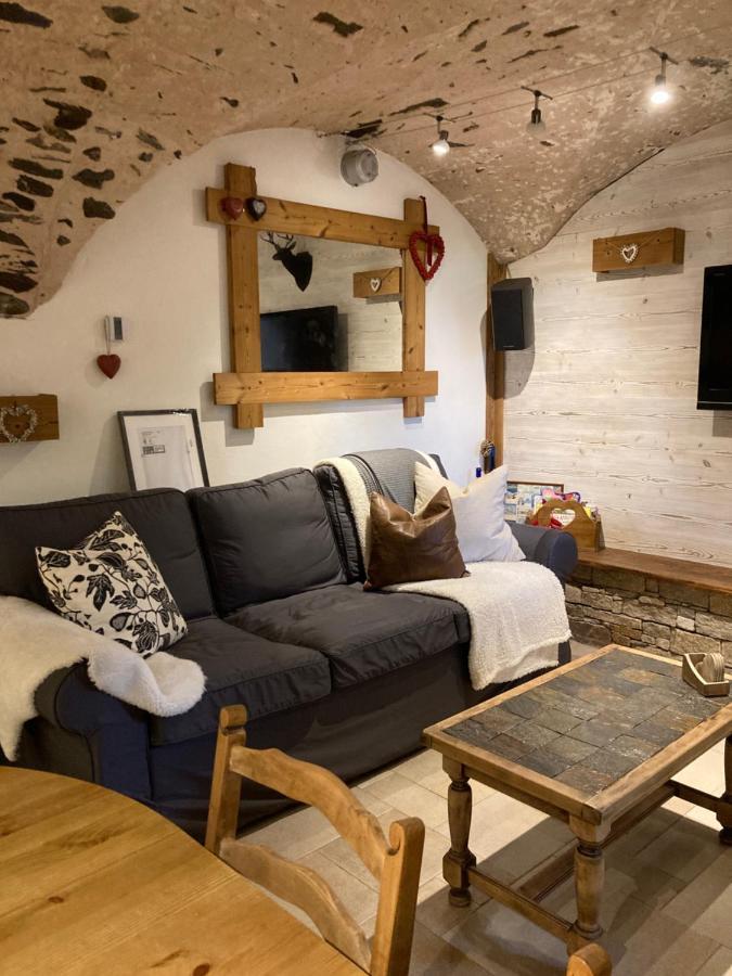 Two Bedroom Apartment La Voute, Chandon Near Meribel - Sleeps 4 Adults Or 2 Adults And 3 Children Les Allues Bagian luar foto
